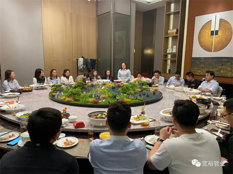 ▲開業(yè)相聚，相談甚歡不在于是否有珍饈百味